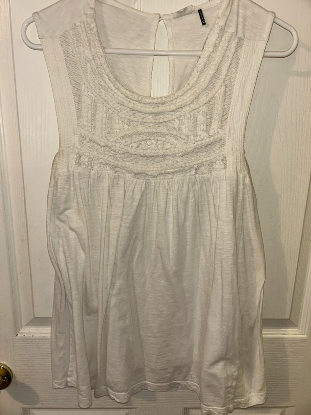 Anthropologie Women’s White Sleeveless Crochet Yoke Top. Size Medium